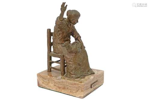 C. LAVEDA sculptuur in brons : "Moeder die billenkoek g...