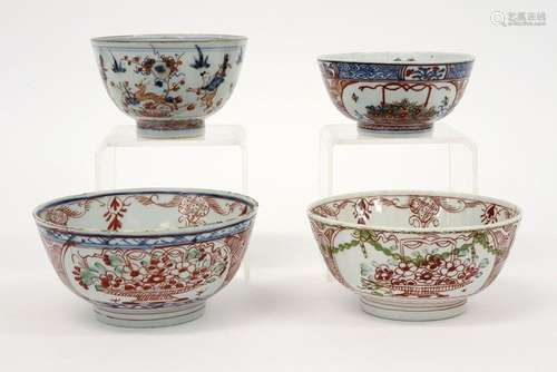 Lot van vier achttiende eeuwse Chinese bowls in porselein me...