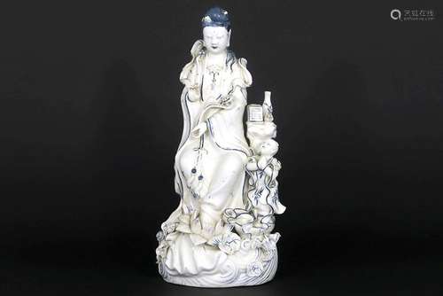 Sculptuur in "blanc de Chinese" porselein , deels ...