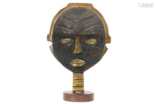 Europees, afrikanistisch masker in brons  -  hoogtes : 31 cm...