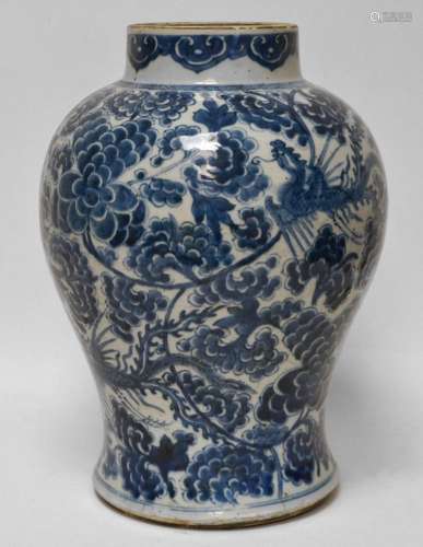 CHINE. VASE balustre en porcelaine de type