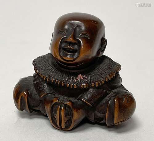 JAPON, XIXe. NETSUKE en bois, enfant assis