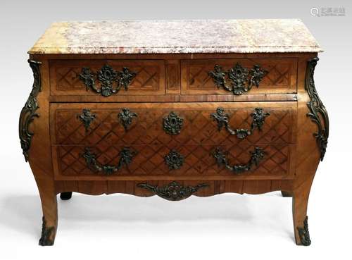 COMMODE tombeau en bois de placage, ouvran