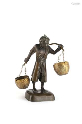 VIETNAM, XXe siècleFigurine en bronze figurant une paysanne...
