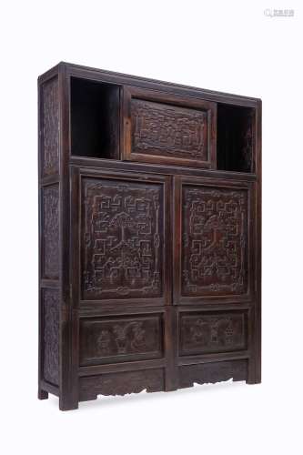 CHINE, XIXe siècle * Importante armoire en bois de Hongmu s...