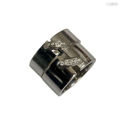 Double bague jonc en or gris 18 ct, chacune ornée d'une lign...