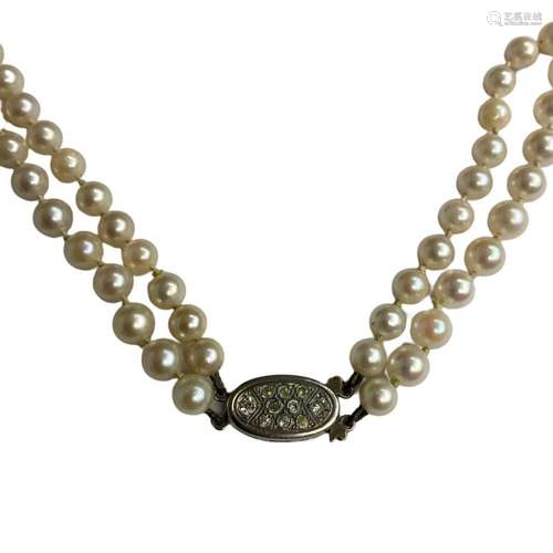 Collier de perles de culture double rang, le fermoir ovoïde ...