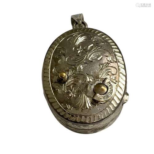 Boite à musique pendentif ovoïde en argent 925 richement cis...