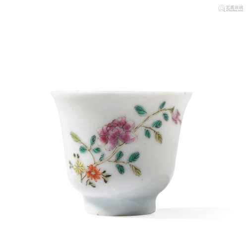 民国 江西瓷业公司粉彩折枝花卉纹小铃铛杯