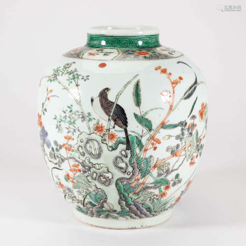 Wucai Glaze Flower and Bird Jar