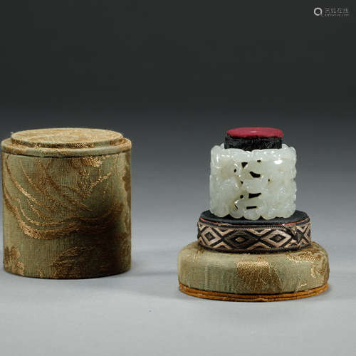 Qing Dynasty Hetian white jade, Hollow Pull Finger