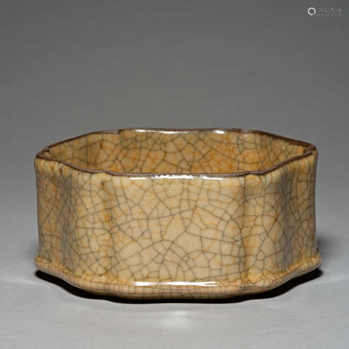 Qing Dynasty, imitation elder brother glaze color, porcelain...