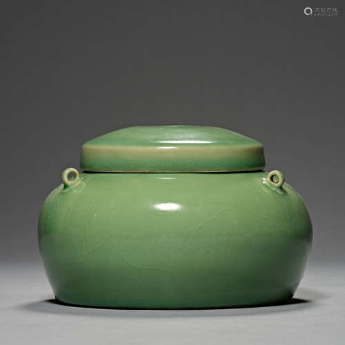 Qing Dynasty, green glazed, Jar with three rings