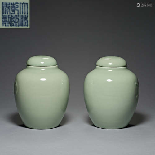 Ming and Qing Dynasties, green porcelain Pot