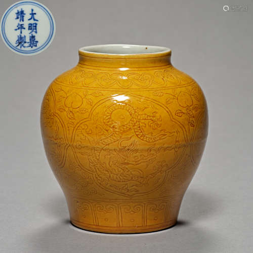 Ming Dynasty Jiajing, yellow bottom dragon decoration, Pot