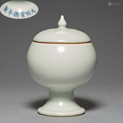 Ming Dynasty Xuande, sweet white glaze color, Jar