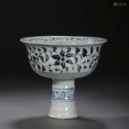 CHINESE YUAN DYNASTY BLUE AND WHITE FIGURE GOBLET