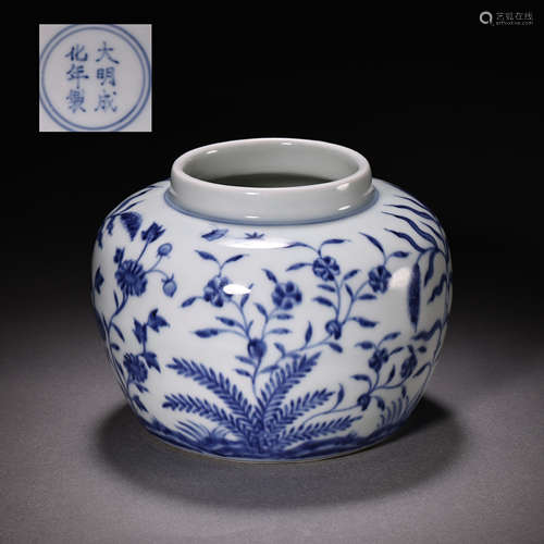 CHINESE MING DYNASTY CHENGHUA BLUE AND WHITE POT