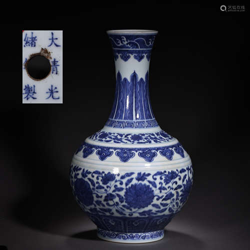 BLUE AND WHITE VASE FROM QING DYNASTY