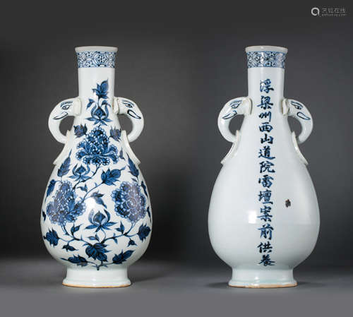 CHINESE YUAN DYNASTY BLUE AND WHITE SPRING VASE