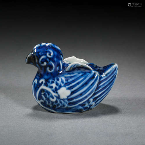 CHINESE MING DYNASTY BLUE AND WHITE MANDARIN DUCK