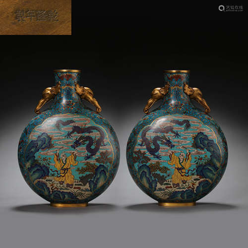 A PAIR OF CLOISONNE VASES MADE IN THE REIGN OF EMPEROR QIANL...