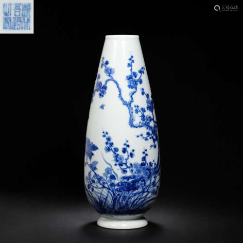 CHINESE TWENTIETH CENTURY BLUE AND WHITE BOTTLE, CHINESE CER...