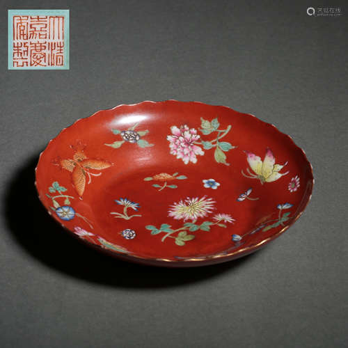 CHINESE RED FAMILLE ROSE PLATE FROM QING DYNASTY  