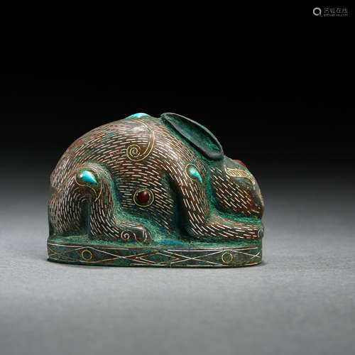 CHINESE WARRING STATES PERIOD SILVER RABBIT INLAID WITH GOLD