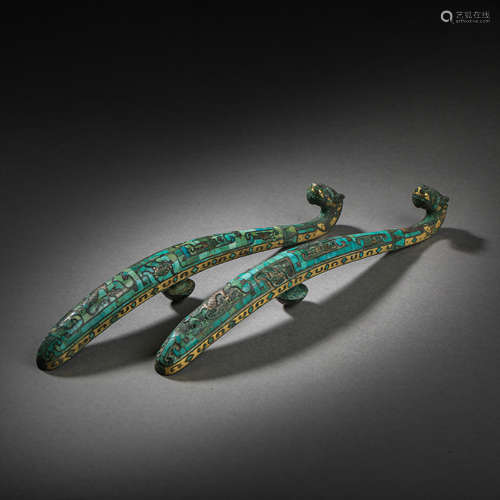 A PAIR OF CHINESE WARRING STATES PERIOD BELT HOOK INLAID WIT...