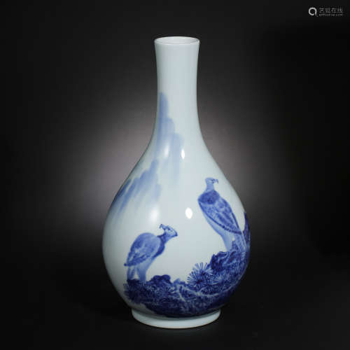 CHINESE TWENTIETH CENTURY BLUE AND WHITE BOTTLE, CHINESE CER...