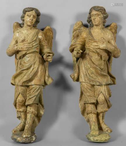 Angeli, coppia di sculture in legno intagliato e