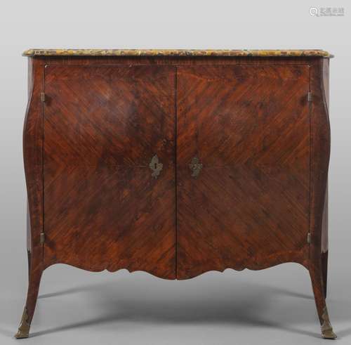 Credenza Luigi XV a due sportelli, lastronata in