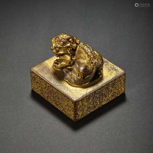 CHINESE QING DYNASTY GILT BRONZE LION SEAL