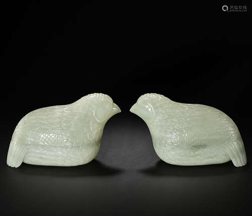 PAIR OF CHINESE QING DYNASTY HETIAN JADE BIRDS