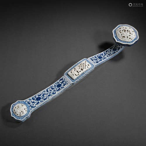 CHINESE QING DYNASTY BLUE AND WHITE RUYI