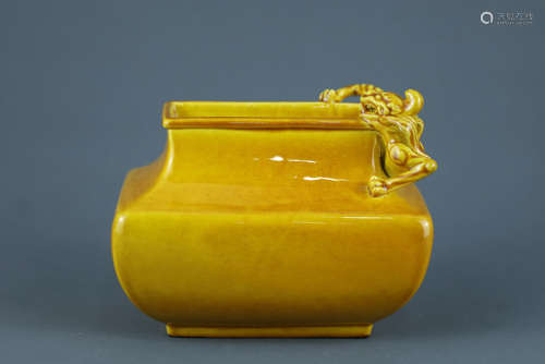 清乾隆 黄釉盘螭龙方形洗