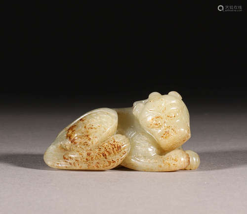 White jade auspicious animal ornaments in the Qing Dynasty