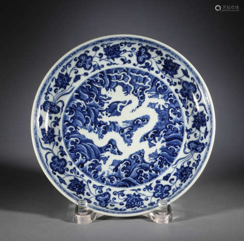 Ming Dynasty, blue and white flower dragon pattern plate