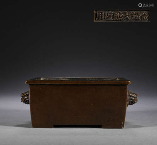 In the Qing Dynasty, the bronze double animal ear censer