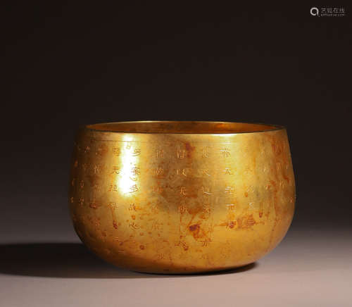 In the Qing Dynasty, the bronze gilding bowl with Buddha pat...