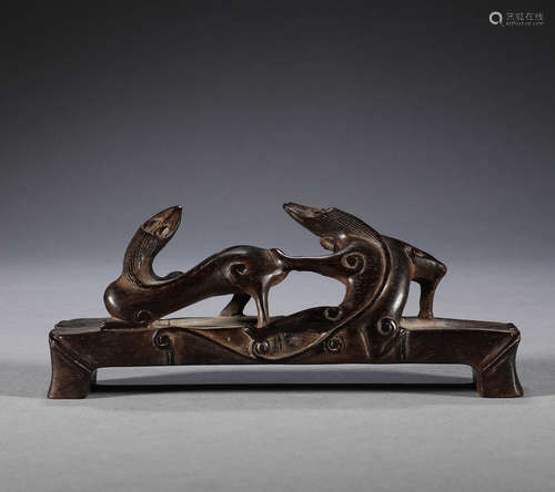 Red sandalwood red dragon pen holder in the Qing Dynasty