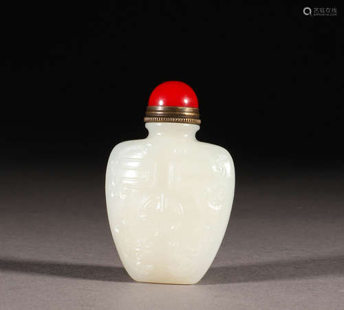 White jade snuff bottle in Hotan, Qing Dynasty