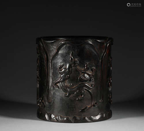 Red sandalwood pen holder with dragon pattern in Qing Dynast...