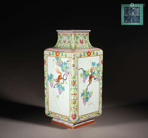 Qing Dynasty, pastel green squirrel square bottle