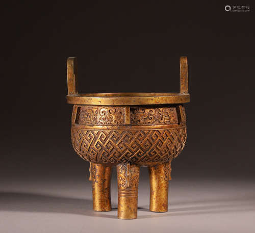 In the Qing Dynasty, the bronze gilded animal pattern three ...