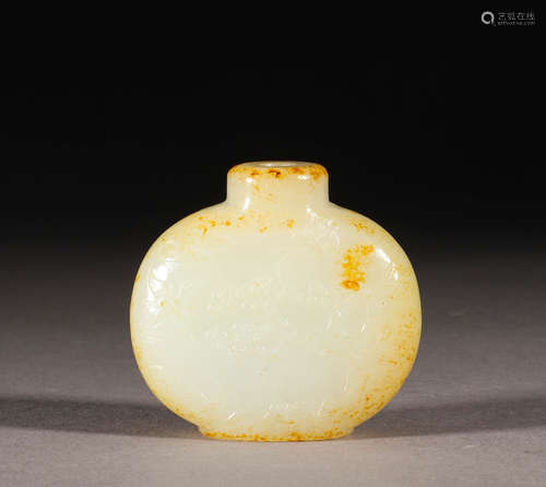 Hetian jade snuff bottle in the Qing Dynasty