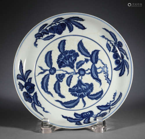 Ming Dynasty, blue and white flower pattern plate