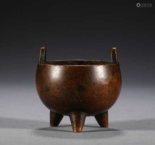 In the Qing Dynasty, the bronze three legged two ear censer