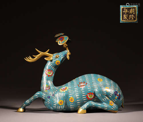 In the Qing Dynasty, cloisonne gilded Sika Deer ornaments